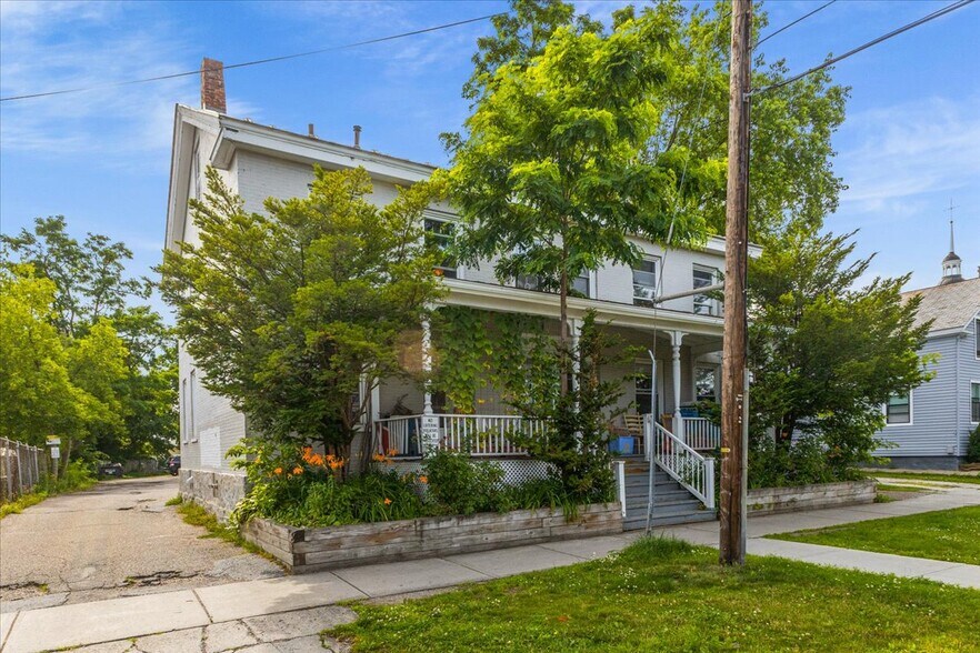 More Photos Of 61 Elmwood Ave, Burlington Multifamily For Sale