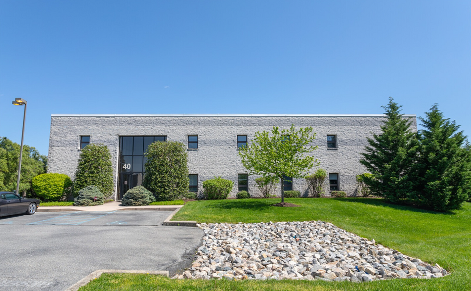 Primary Photo Of 40 McCullough Dr, New Castle Light Manufacturing For Sale