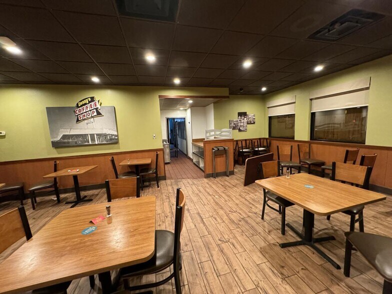 More Photos Of 4111 Timberlake Dr, Pontoon Beach Restaurant For Lease