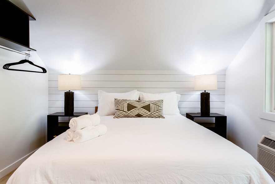 More Photos Of 306 Loch Leven Rd, Lake Arrowhead Hotel For Sale