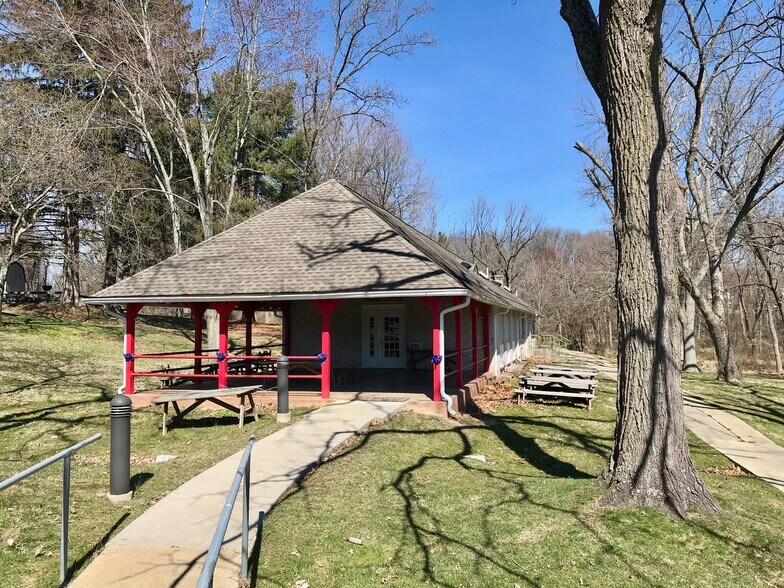 More Photos Of 2915 Newport Gap Pike, Wilmington Schools For Sale