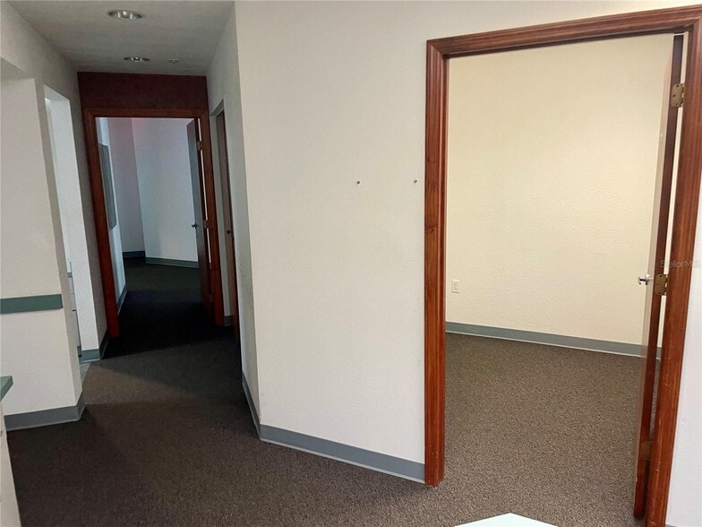 More Photos Of 4741 NW 8th Ave, Gainesville Medical For Sale