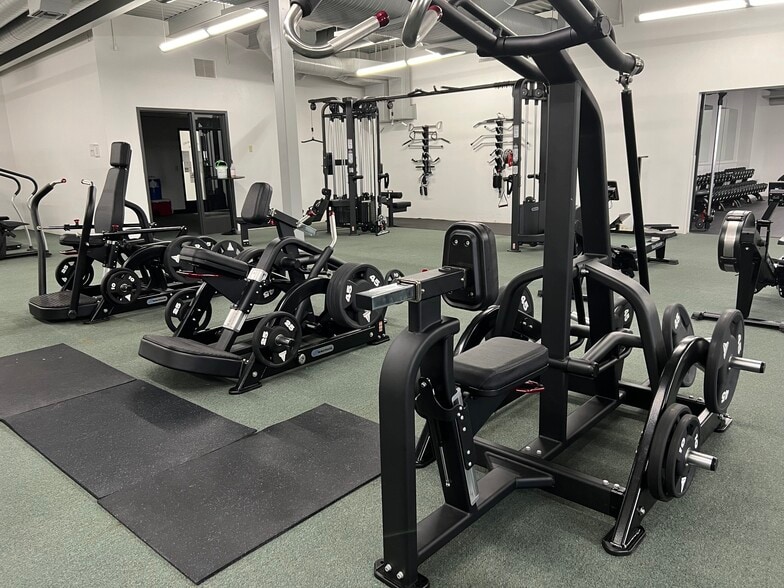 More Photos Of 1426 E Lincolnway, Cheyenne Sports And Entertainment For Sale