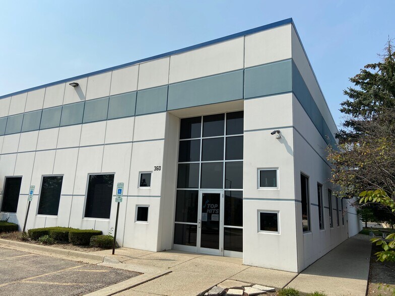 More Photos Of 360 Hastings Dr, Buffalo Grove Warehouse For Lease