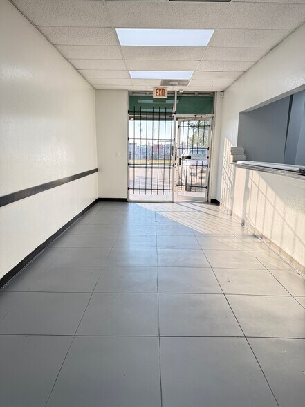 More Photos Of 2910 Antoine Dr, Houston Unknown For Lease