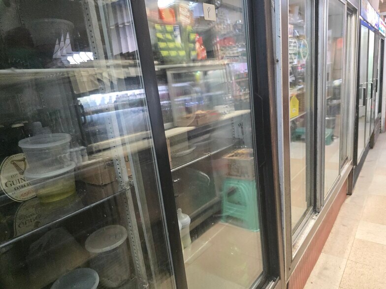 More Photos Of 6001 Upland St, Philadelphia Storefront For Lease