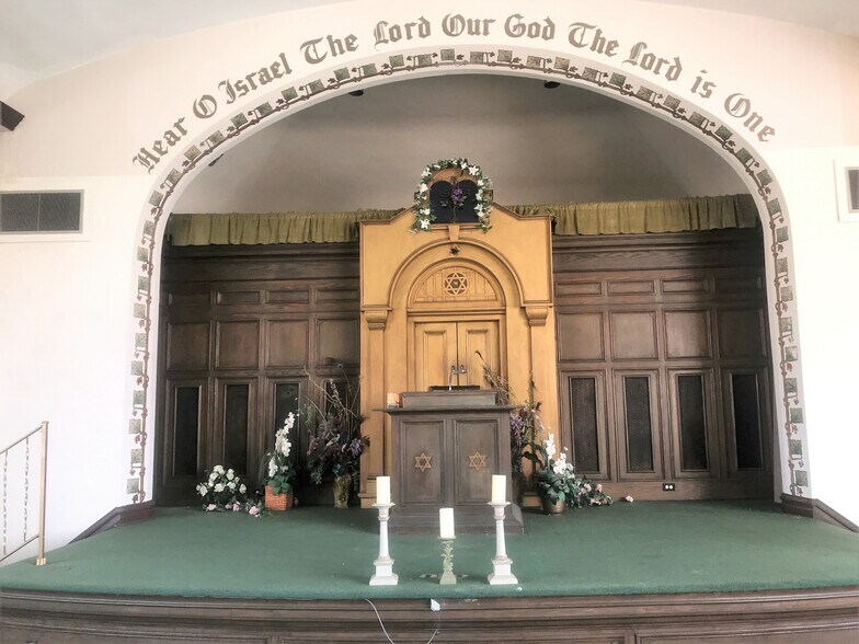 More Photos Of 329 E Moody Ave, New Castle Religious Facility For Sale