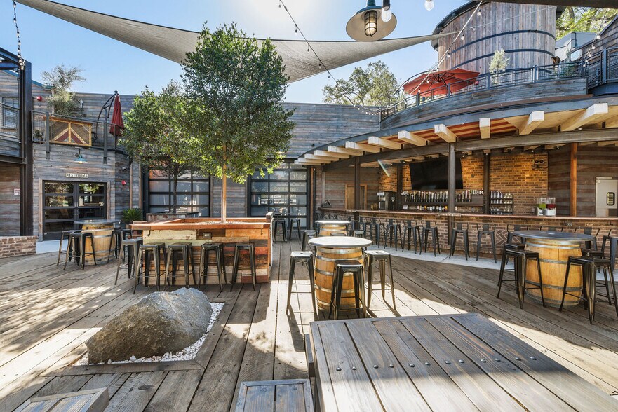 More Photos Of 208 S Green St, Sonora Restaurant For Sale