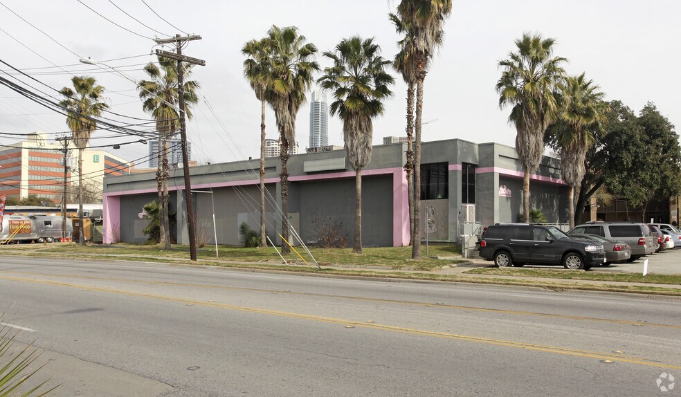More Photos Of 110 E Riverside Dr, Austin Freestanding For Lease