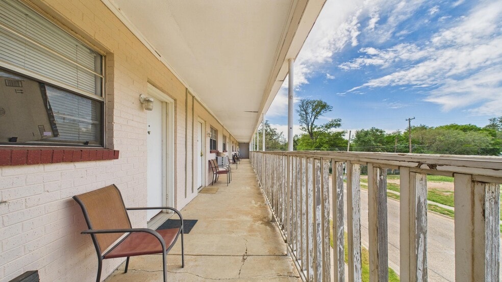 More Photos Of 2123 15th St, Lubbock Apartments For Sale