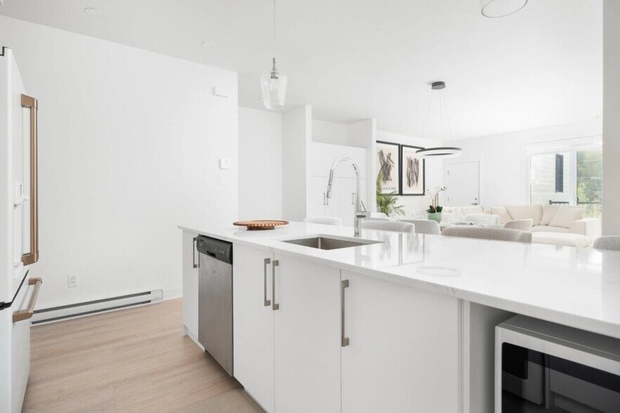 More Photos Of 13575 Rue Du Médoc, Mirabel Apartments For Sale