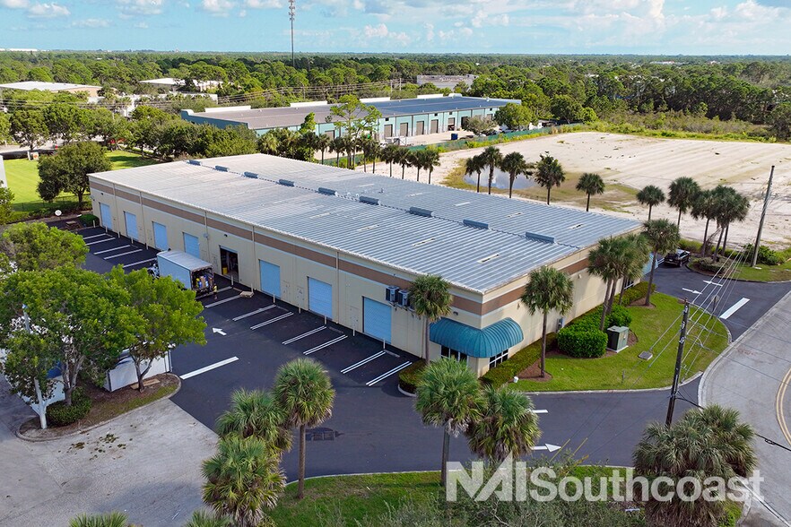 More Photos Of 603-619 NW Mercantile Pl, Port Saint Lucie Warehouse For Lease