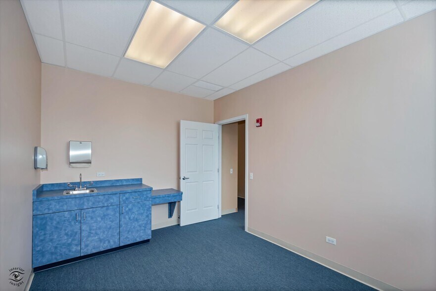 More Photos Of 912 Northwest Hwy, Fox River Grove Medical For Sale