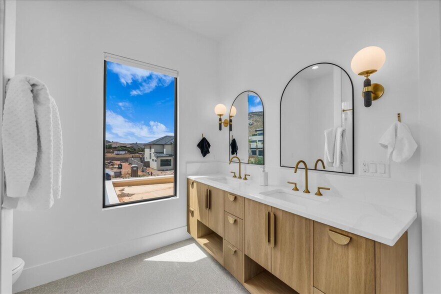 More Photos Of 3366 W 2100 S, Hurricane Multifamily For Sale