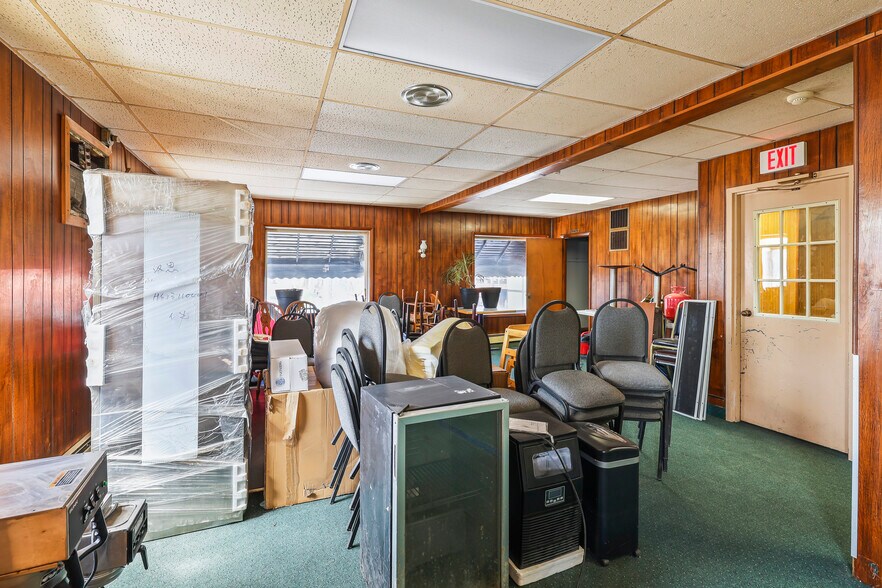 More Photos Of 1701 Pine Ave, Niagara Falls Restaurant For Sale