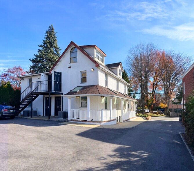 More Photos Of 136 Garrett Ave, Bryn Mawr Office Residential For Lease