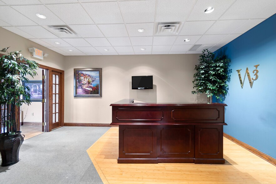 More Photos Of 81-90 N Miller Rd, Fairlawn Office For Sale