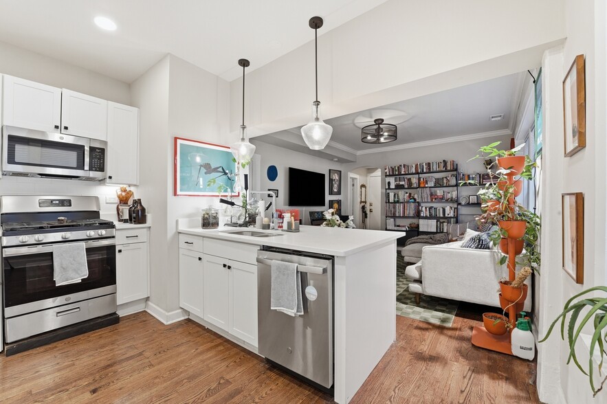 More Photos Of 5022-5030 N Winthrop Ave, Chicago Apartments For Sale