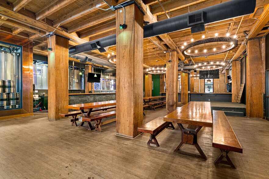 More Photos Of 325 S Lake Ave, Duluth Hotel For Lease