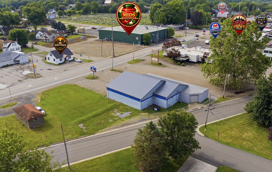 More Photos Of 701 Main St N, Navarre General Retail For Sale