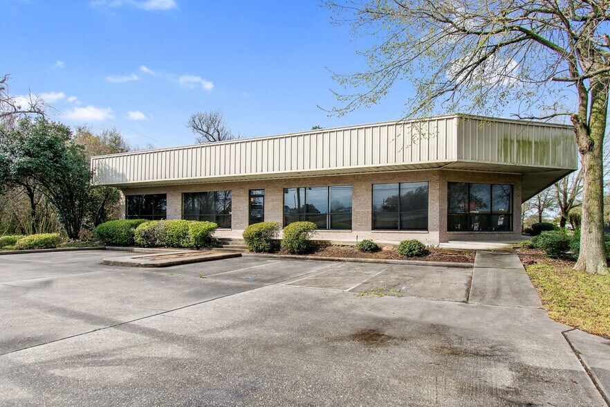 More Photos Of 21755 N I-45 Fwy, Spring Flex For Sale