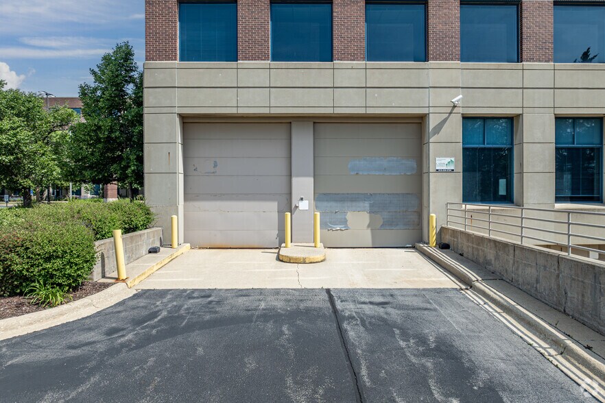 More Photos Of 215 W Diehl Rd, Naperville Office For Sale