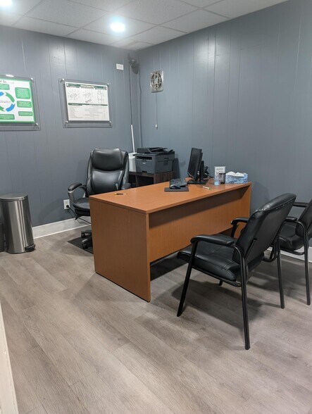 More Photos Of 30 Commerce Park Dr, Dayton Warehouse For Lease