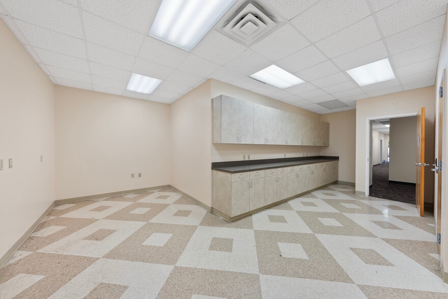 More Photos Of 3500 Gateway Centre Blvd, Morrisville Light Distribution For Lease