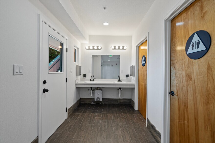 More Photos Of 107 3rd St, San Juan Bautista Storefront Retail Residential For Lease