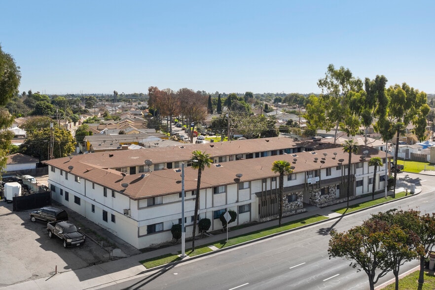 More Photos Of 12424 Atlantic Ave, Lynwood Apartments For Sale