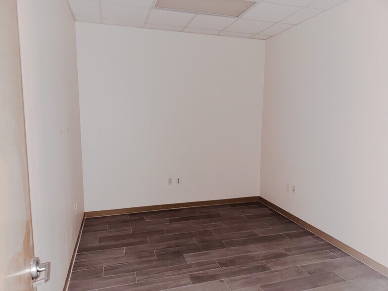 More Photos Of 909 Business Park Dr, Mission Office For Lease