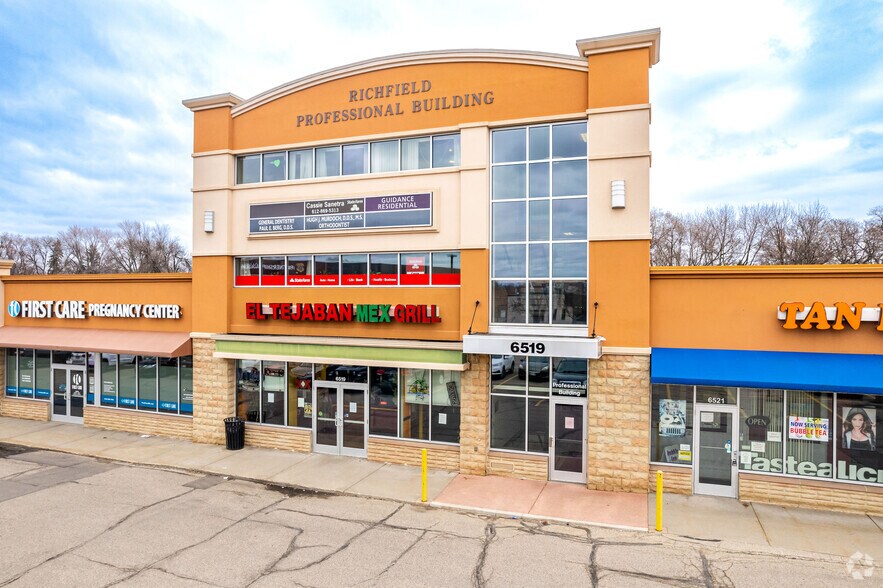More Photos Of 10 E 66th St, Minneapolis Freestanding For Lease
