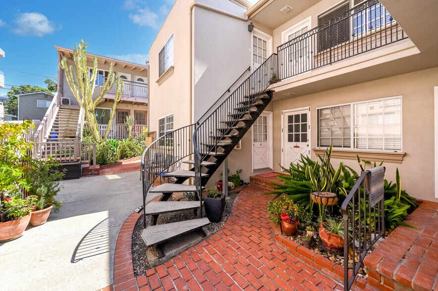 More Photos Of 7447 Herschel Ave, La Jolla Apartments For Sale