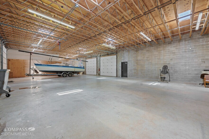 More Photos Of 720 SE Business Way, Bend Warehouse For Sale