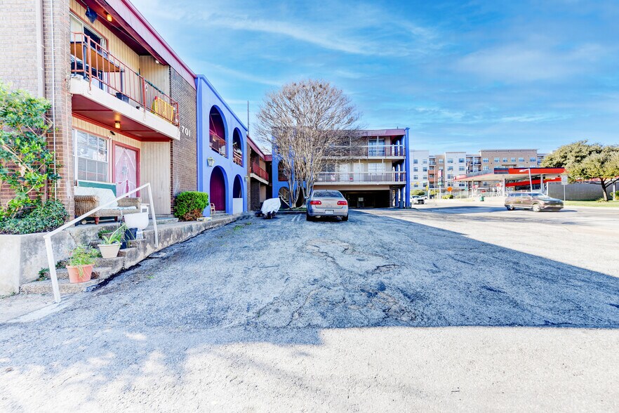 More Photos Of 701 W North Loop Blvd, Austin Apartments For Sale