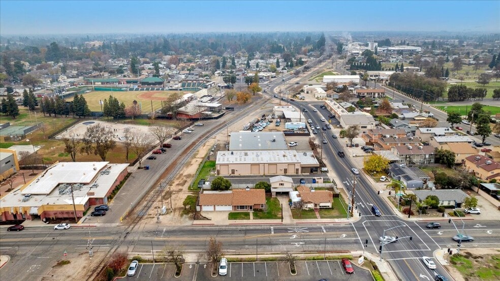 More Photos Of 1027 W Murray Ave, Visalia Service For Sale