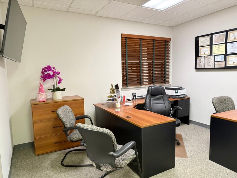 More Photos Of 504 Hamburg Tpke, Wayne Medical For Sale