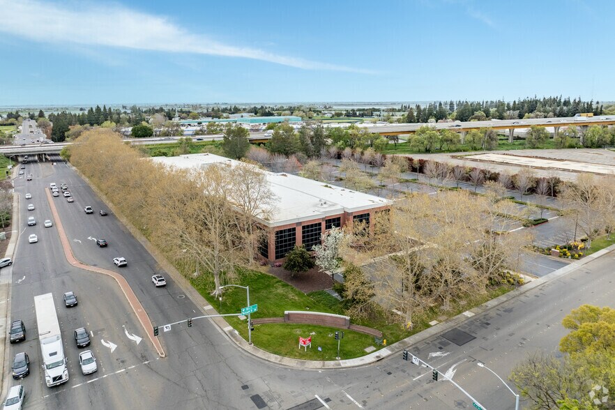 More Photos Of 750 Riverpoint Dr, West Sacramento Office For Lease