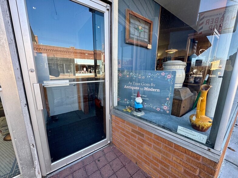 More Photos Of 3213 Washington Ave, Racine Storefront Retail Residential For Sale