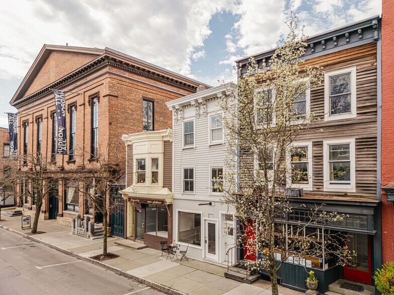 More Photos Of 323 Warren St, Hudson Storefront Retail Residential For Sale