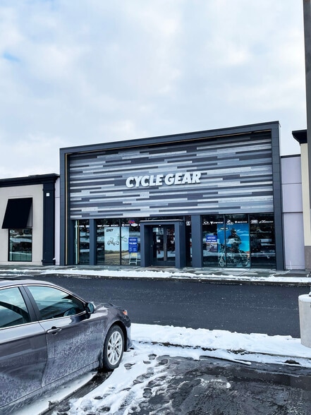 More Photos Of 131 Colonie Ctr, Albany Unknown For Lease