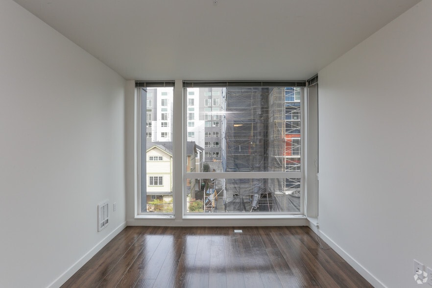 More Photos Of 900 NE 65th St, Seattle Apartments For Lease