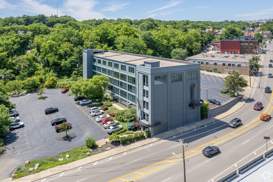 More Photos Of 2055 Reading Rd, Cincinnati Medical For Lease