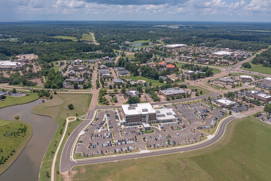 More Photos Of 1600 Highland Colony Pky, Madison Bank For Lease