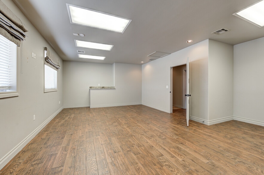 More Photos Of 450 E Main St, Yukon Religious Facility For Sale