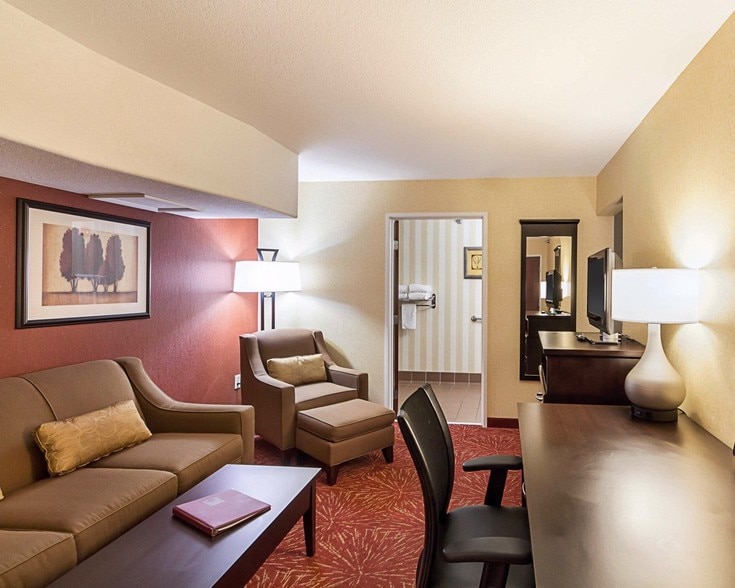 More Photos Of 7515 W Taft St, Wichita Hotel For Sale