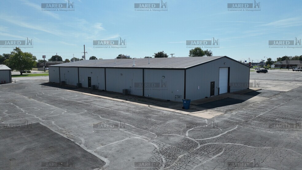 More Photos Of 2230 S Main St, Carthage Unknown For Lease