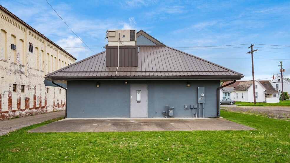 More Photos Of 1146 Walnut St, Coshocton Office For Sale