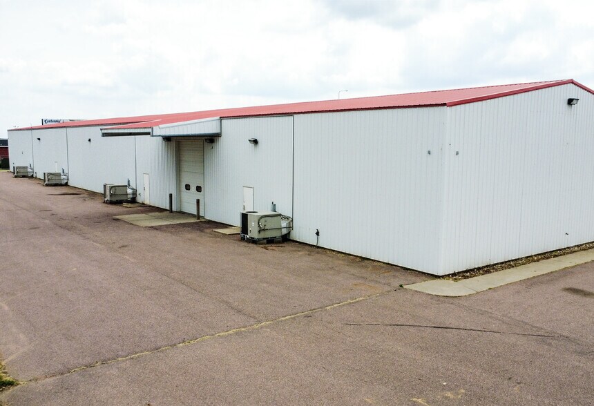 More Photos Of 47054 104th St, Sioux Falls Warehouse For Lease