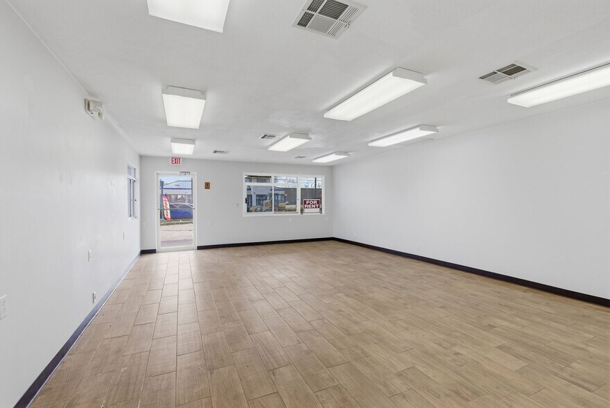 More Photos Of 3620 Maplewood Dr, Sulphur Specialty For Sale